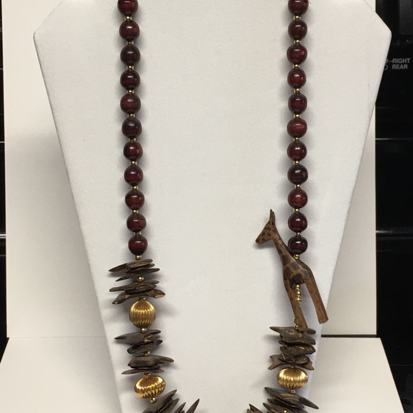 Wooden giraffe and bead necklace - Picture 2 of 5